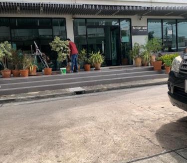Ramkhamhaeng Apartment | Nawanna Place Mu Ban Vikorn Alley