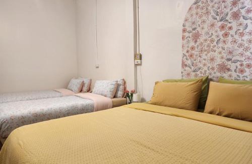 Yan Nawa House | 3-Story House, 2-Bedroom Near BTS and Sathorn Pier, Daisy and Rocco's