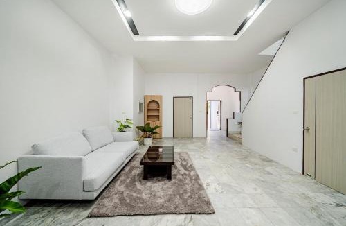 Thonglor House | Jasmine Villa - Suite & Balcony- BTS Thonglor