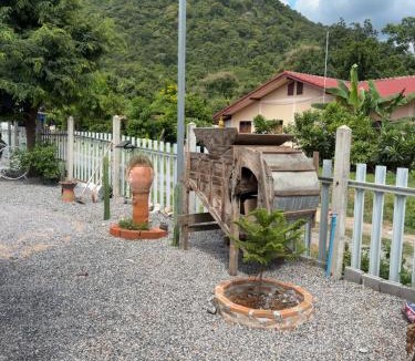 Phayuha Khirim House | บ้านคีรีรักษ์ โฮมสเตย์
