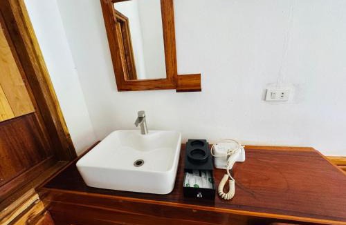 Nong Khiaw Hotel | Sabaidee Nongkhiaw River View