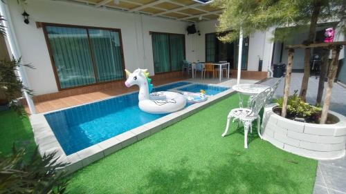 Saen Suk Villa | บ้านออมPool villa บางแสน sin