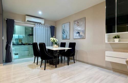 Ban Mai Villa | Cozy home near impact arena