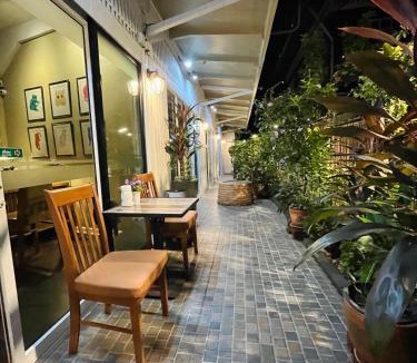 Bang Phra Hotel | Rimklong boutique hotel trad