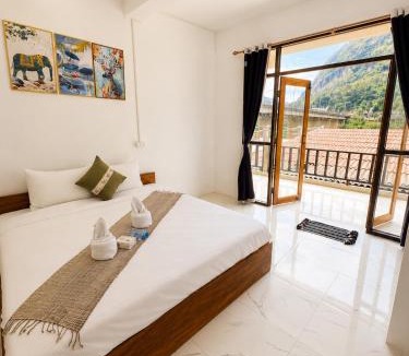 Nong Khiaw House | Views Backpackers Hostel