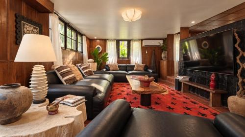 Pa Tan Villa | Riverside Private Pool, 7-Bedrooms, Chiang Mai Center, Entire Estate For You - TANPURI