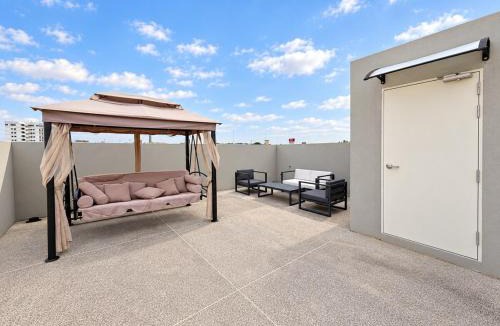 Central Pattaya Villa | Rooftop BBQ KTV 4BR Private Pool