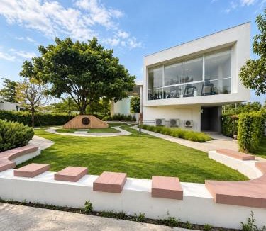 Bang Phli House | Spacious 3-Bedroom House with Shared Pool near Mega Bangna and Suvarnabhumi