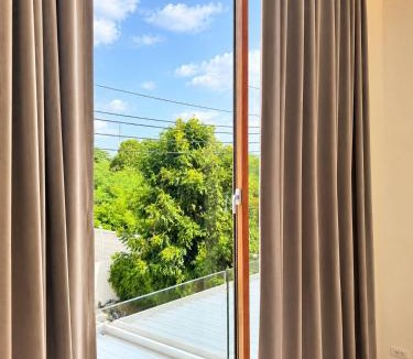 Bang Phli House | Spacious 3-Bedroom House with Shared Pool near Mega Bangna