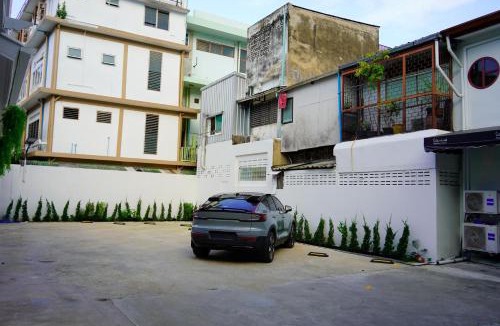 Si Yaek Maha Nak Hotel | KopiBara House