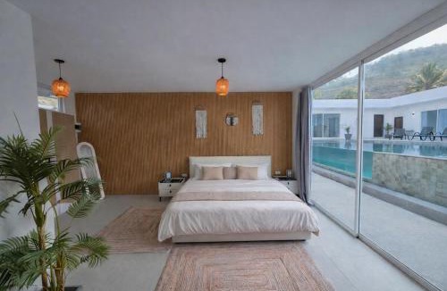 Plai Laem Villa | Luxury Villa with Unique Glass Pool 5BR 10 Guests