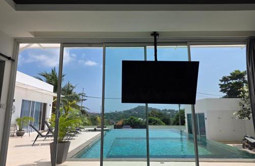 Plai Laem Villa | Luxury Villa with Unique Glass Pool 5BR 10 Guests