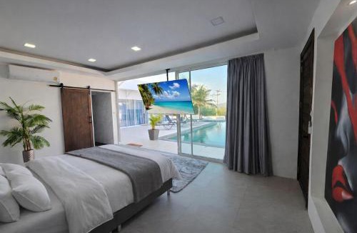 Plai Laem Villa | Luxury Villa with Unique Glass Pool 5BR 10 Guests