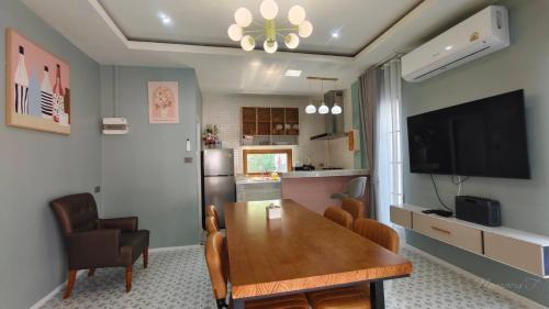 Saen Suk Villa | บ้านออมPool villa บางแสน sin
