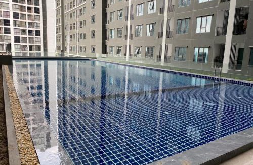 Talat Phlu Apartment | King bed and Pool