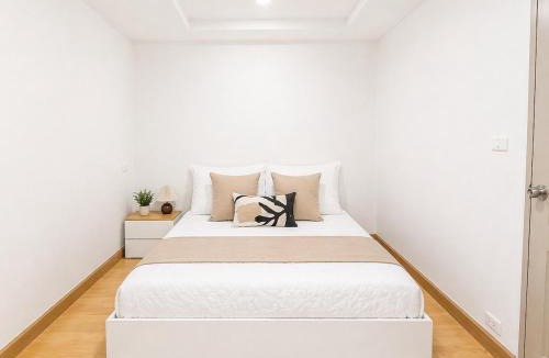 Chong Nonsi Apartment | Elegant Vintage 3BR Family Home Sathorn