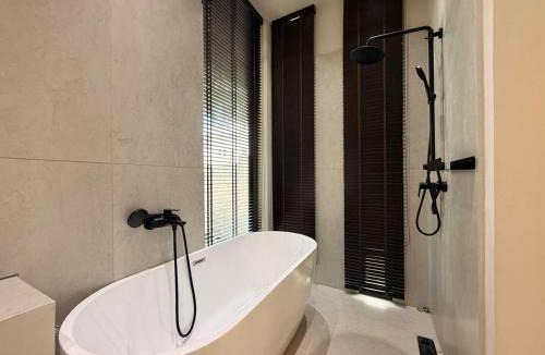 Wok Tum Villa | MoonLight Villa - 3BR Tropical Pool Retreat