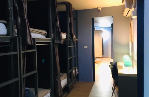 Thanon Phaya Thai Hotel | Sleep cafe hidee247
