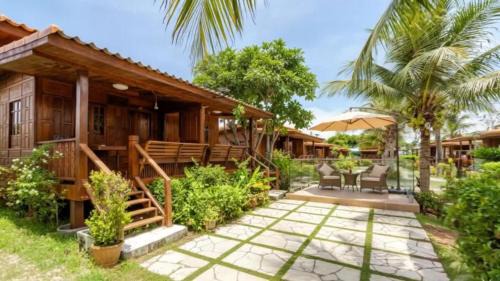 Samnak Thon House | เดย์ส โฮเทล บาย วินด์แฮม ระยอง
