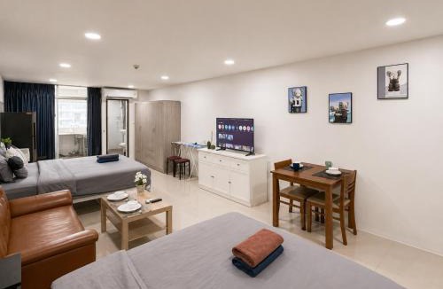 Silom Apartment | 1BR 50sqm Sleeps 4 Near BTS & Nightlife