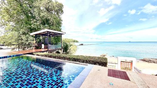 Siray House | Koh Sirey Beachfront Pool Villa