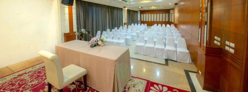 Kamphaeng Phet Hotel | Chakungrao Riverview Hotel