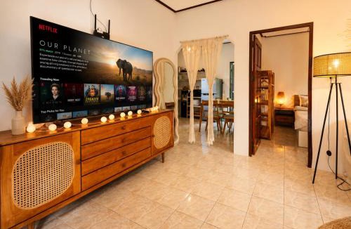 Wok Tum House | Amsterdam House - Hin Kong - Double King Bed - 4K SmartTV