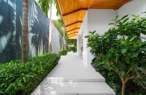 Thep Kasattri Villa | 3BR Private Pool Villa Tropical Phuket Escape