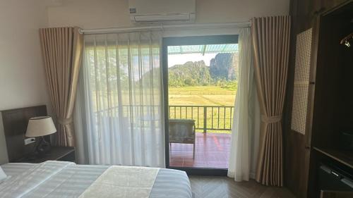 Vang Vieng Resort | Sunset Mountain View Resort