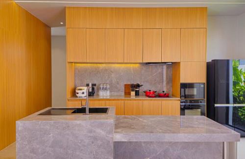 Chalong Villa | Modern Luxury 4BR Pool Villa by the Sea E2