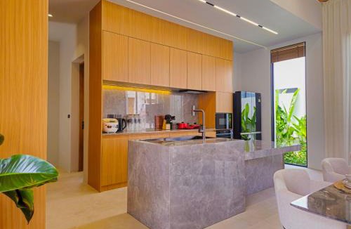 Chalong Villa | Modern Luxury 4BR Pool Villa by the Sea E2