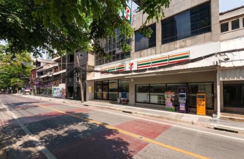 Khlong Tan Apartment | Luxury 3BR 230sqm 5 min to BTS Sukhumvit 26