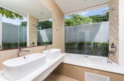 Rawai Villa | 5 Minutes to Naiharn Beach, Private, Quiet and Cozy