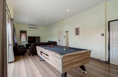 Pong Villa | Luxurious 12-Bedroom Villa Retreat in Tambon Pong, Thailand