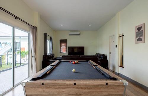 Pong Villa | Luxurious 12-Bedroom Villa Retreat in Tambon Pong, Thailand