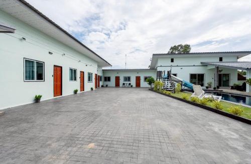 Pong Villa | 12 BR Blue Lake Residences Pattaya - Mabprachan Lake