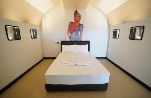Phan Thong Hotel | โรงแรมทูมอร์โรว์แลนด์ อมตะนคร