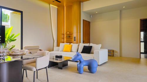 Chalong Villa | Modern Luxury 4BR Pool Villa by the Sea D1
