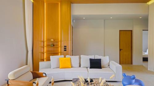 Chalong Villa | Modern Luxury 4BR Pool Villa by the Sea D1