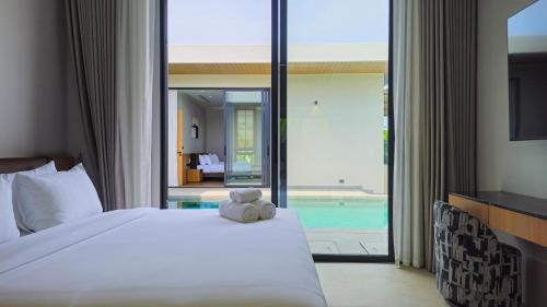 Chalong Villa | Modern Luxury 4BR Pool Villa by the Sea D1