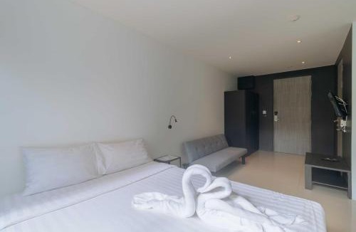 Kathu Apartment | Resort Studio Pool, Gym utopia central c325