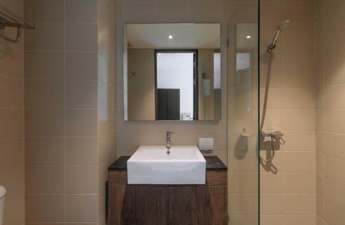 Kathu Apartment | Resort Studio Pool, Gym utopia central c325
