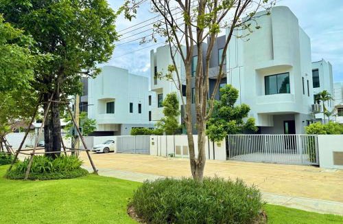 Lat Krabang House | Modern Pool Villa Near BKK Airport 6 Guests