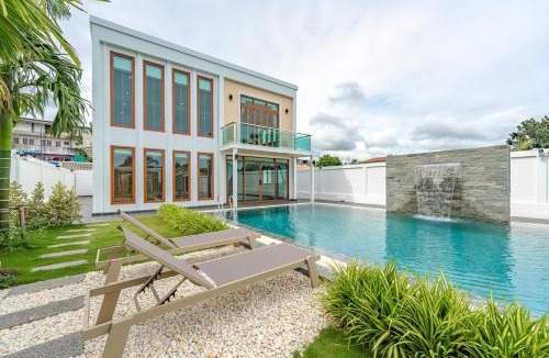 Chalong Villa | Brand-New Luxury Villa Stunning Retreat V154