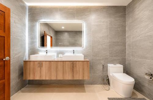 Rawai Villa | Luxury 4BR Villa Private Pool Gym Bar & BBQ V343