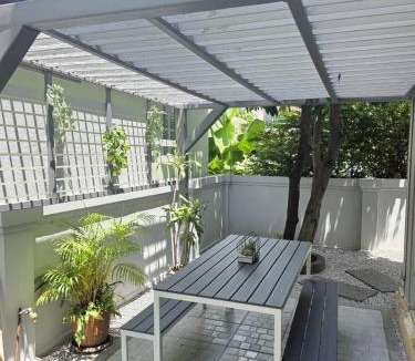 Racha Thewa Villa | Private & Peaceful House 15 Mins From BKK Airport
