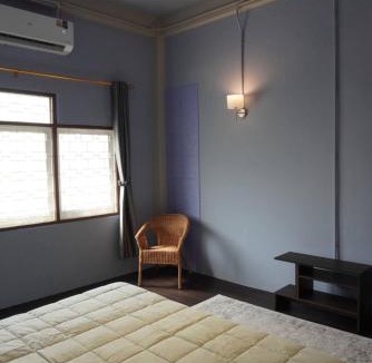 Wang Burapha Phirom House | Large Room near Grand Palace