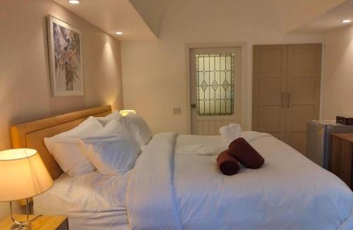 Nong Pla Lai Resort | Varaya Resort Pattaya