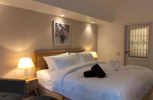 Nong Pla Lai Resort | Varaya Resort Pattaya
