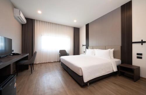 Suan Luang Hotel | SureStay Plus by Best Western Ramkhamhaeng Airport Rail Link Bangkok